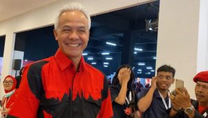 Ganjar Pranowo saat berjalan di kawasan Beach City International Stadium (BCIS), Ancol, Jakarta Utara, Sabtu, 25/5/2024 | Ari Kurniansyah/Forum Keadilan