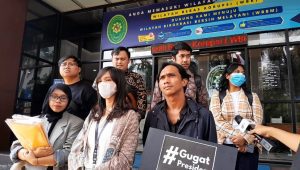 Koalisi Masyarakat Sipil bersama dengan keluarga korban penculikan dan penghilangan paksa 1997-1998 menggugat Pemberian Gelar Jenderal Kehormatan kepada Prabowo Subianto ke PTUN, di PTUN, Jakarta Timur, Selasa, 28/5/2024. I Novia Suhari/Forum Keadilan