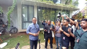 Anies Baswedan saat konferensi pers di kediamannya di Lebak Bulus, Jakarta Selatan, Selasa, 7/5/2024 | M. Hafid/Forum Keadilan