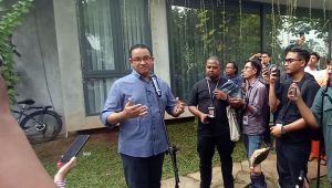 Anies Baswedan saat konferensi pers di kediamannya di Lebak Bulus, Jakarta Selatan, Selasa, 7/5/2024 | M. Hafid/Forum Keadilan