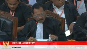 Kuasa hukum pemohon (Golkar) Derek Loupatty di Sidang Panel II, Gedung MK II, Jakarta, Kamis, 2/5/2024 | Youtube Mahkamah Konstitusi