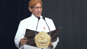 Menteri Pendidikan, Kebudayaan, Riset dan Teknologi Republik Indonesia (Mendikbudristek) Nadiem Anwar Makarim memimpin upacara peringatan Hari Pendidikan Nasional (Hardiknas) 2024 di Kantor Kemendikbudristek, pada Kamis, 2/5/2024. | YouTube Kemendikbud RI