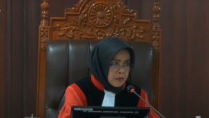 Hakim Mahkamah Konstitusi Enny Nurbaningsih dalam sidang panel III di Gedung MKRI, Jakarta Pusat, Senin, 6/5/2024.| YouTube Mahkamah Konstitusi