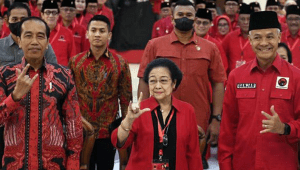 Presiden Joko Widodo bersama dengan Ketua Umum PDIP Megawati Soekarnoputri dan Ganjar Pranowo | Ist