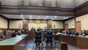 Empat terdakwa kasus dugaan korupsi pembangunan Gereja Kingmi Mile 32 di Kabupaten Mimika, Papua Tengah, saat mendengarkan putusan di Pengadilan Tipikor Jakarta Pusat, Jumat, 31/5/2024 | Merinda Faradianti/Forum Keadilan