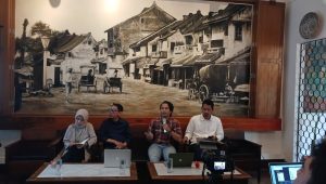 Peneliti Perludem Kahfi Adlan memaparkan hasil pemantauan sengketa Pileg 2024, Jakarta, Senin, 20/5/2024 | Syahrul Baihaqi/Forum Keadilan