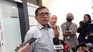 Ketua Umum PWI Pusat Hendry Ch Bangun usai menghadiri acara diskusi yang diadakan oleh Ikatan Jurnlias Televisi Indonesia (IJTI) di Gedung Dewan Pers, Jakarta Pusat, Rabu, 15/5/2024 | M. Hafid/Forum Keadilan