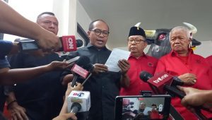 Sekretaris DPD PDIP Maluku Utara Asrul Rasyid Ichsan didampingi beberapa pengurusan DPD di beberapa daerah di Indonesia saat konferensi pers di Sekolah Partai PDIP, Lenteng Agung, Jakarta Selatan, Jumat, 14/6/2024 | M. Hafid/Forum Keadilan