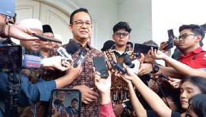 Bakal calon gubernur Jakarta Anies Baswedan saat bersilaturahmi dengan warga Jakarta di daerah Pekayon, Pejaten, Jakarta Selatan, Rabu, 19/6/2024 | M. Hafid/Forum Keadilan