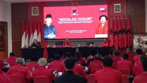 Sekretaris Jenderal (Sekjen) DPP PDIP Hasto Kristiyanto dalam sambutannya saat membuka Sekolah Hukum yang digelar DPP PDIP di Sekolah Partai DPP PDIP, Lenteng Agung, Jakarta Selatan, Jumat, 14/6/2024 | M. Hafid/Forum Keadilan