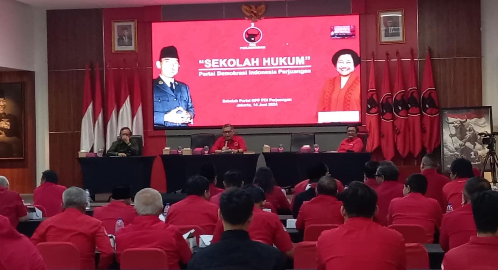 Hasto Ajak Kader PDIP Berani Lawan Praktik Hukum Kolonial oleh Penguasa