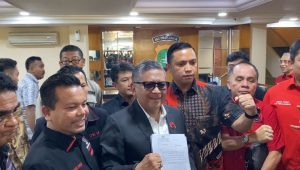 Sekretaris Jenderal DPP PDI Perjuangan (PDIP) Hasto Kristiyanto, tiba di Polda Metro Jaya, Kebayoran Baru,Jakarta Selatan, Selasa 4/6/2024 | Ari Kurniansyah/Forum Keadilan