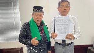 Haji Makawi dan kuasa hukumnya, C Suhadi | ist