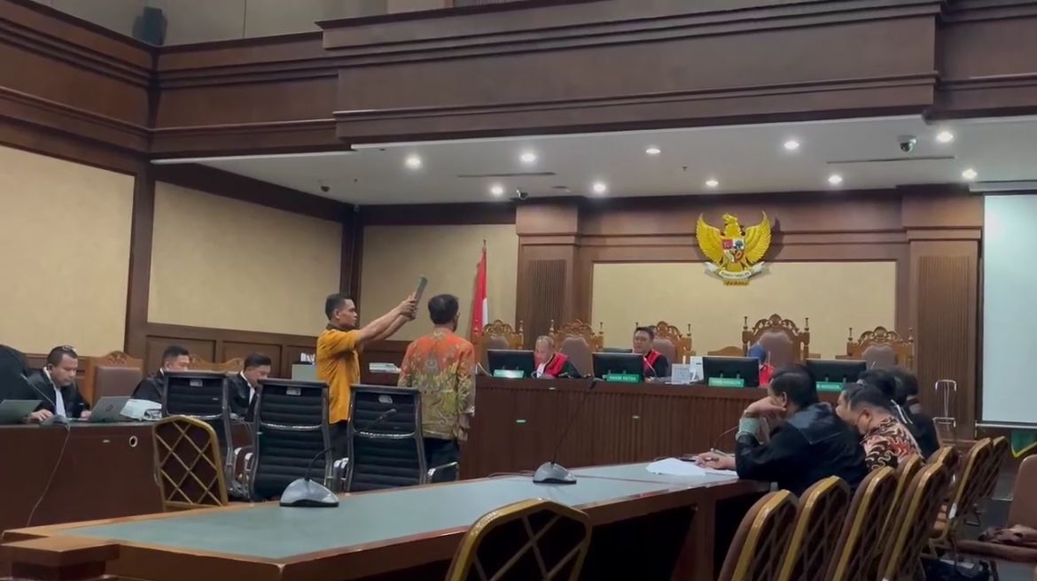 SYL Bersumpah Tak Pernah Perintahkan Pengumpulan Uang Sharing