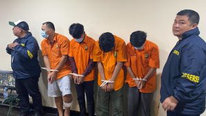 Kepolisian Polda Metro Jaya (PMJ) kembali menetapkan empat tersangka dalam kasus perampokan 18 jam tangan mewah di sebuah toko di kawasan Pantai Indah Kapuk (PIK) 2, Kecamatan Teluk Naga, Kabupaten Tangerang | Ari Kurniansyah/Forum Keadilan
