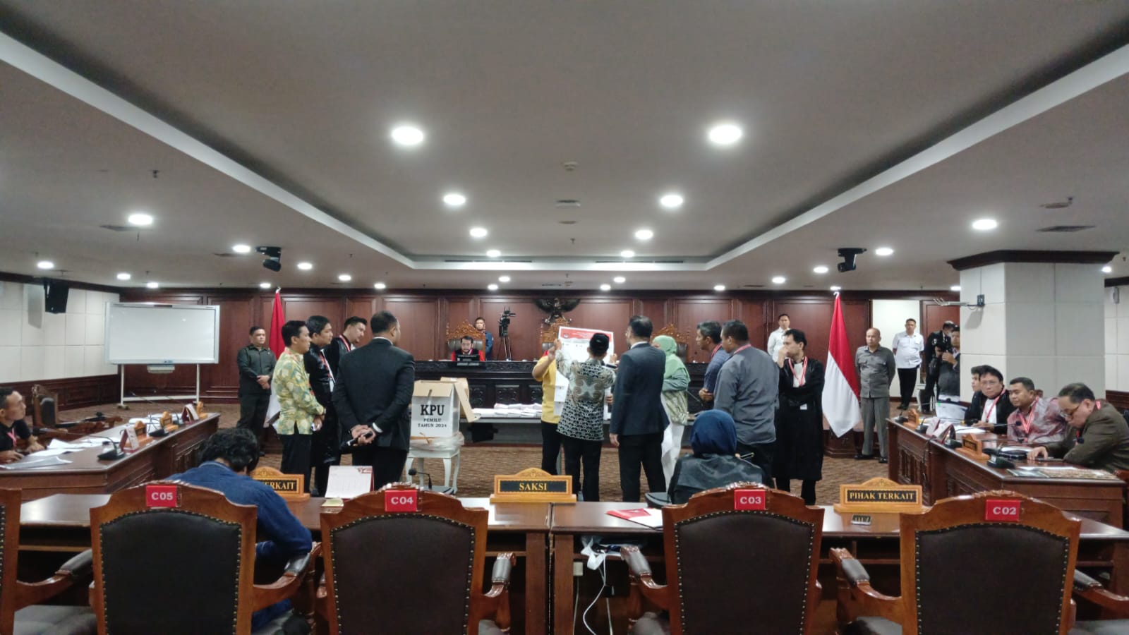 MK Hitung Ulang TPS 05 Desa Sioyong Sulteng untuk Buktikan Selisih 1 Suara