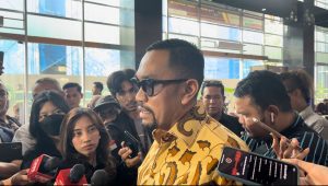 Bendahara Umum NasDem Ahmad Sahroni memberikan keterangan usai menghadiri sidang kasus SYL di Pengadilan Tipikor Jakarta Pusat, Rabu, 5/6/2024. I Merinda Faradianti/Forum Keadilan