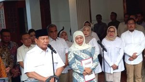 Ketua Umum Gerindra, Prabowo Subianto dan Khofifah Indar Parawansa saat konferensi pers di rumahnya, Kartanegara nomor 4, Jakarta Selatan, Jumat, 7/6/2024. | M.Hafid/Forum Keadilan