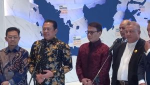 Ketua MPR Bambang Soesatyo bersama jajaran pengurus DPP NasDem saat konferensi pers di NasDem, Gondangdia, Menteng, Jakarta Pusat, Selasa, 4/6/2024 | M. Hafid/Forum Keadilan