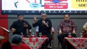 Sekjen PDIP Hasto Kristiyanto dan beberapa narasumber lain dalam acara diskusi memperingati hari lahir Bung Karno di Sekolah Partai PDI Perjuangan, Lenteng Agung, Jakarta Selatan, Kamis, 6/6/2024 | dok. PDIP