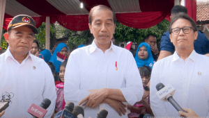 Presiden Joko Widodo (Jokowi) memberikan keterangan pers setelah meninjau Posyandu RPTRA Taman Sawo Kebayoran Baru, Jakarta Selatan, Selasa, 11/6/2024. | YouTube Sekretariat Presiden