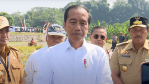 Presiden Joko Widodo (Jokowi) Saat memberikan keterangan Pers usai meninjau Program Bantuan Pompa Air, Karanganyar, Jawa Tengah, Rabu, 19/6/2024 | YouTube Sekretariat Presiden