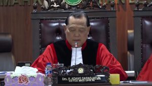 Ketua MKD DPR RI saat membacakan putusan terhadap Ketua MPR RI Bambang Soesatyo di Gedung DPR RI, Senayan, Jakarta Pusat, Senin, 24/6/2024 | M. Hafid/Forum Keadilan