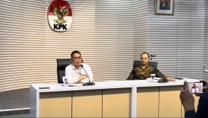 Direktur Penyidik Komisi Pemberantasan Korupsi (KPK) Asep Guntur Rahayu bersama Juru Bicara KPK Tessa Mahardhika Sugiarto di Gedung Merah Putih KPK, Selasa, 25/6/2024 | Merinda Faradianti/Forum Keadilan