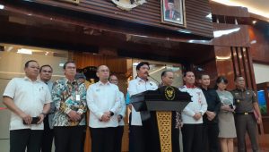 Menko Polhukam Hadi Tjahjanto bersama jajaran satgas Pemberantasan Judol dalam Konferensi Pers di gedung Kemenko Polhukam, Jakarta Pusat, Rabu, 19/6/2024 | Novia Suhari/Forum Keadilan