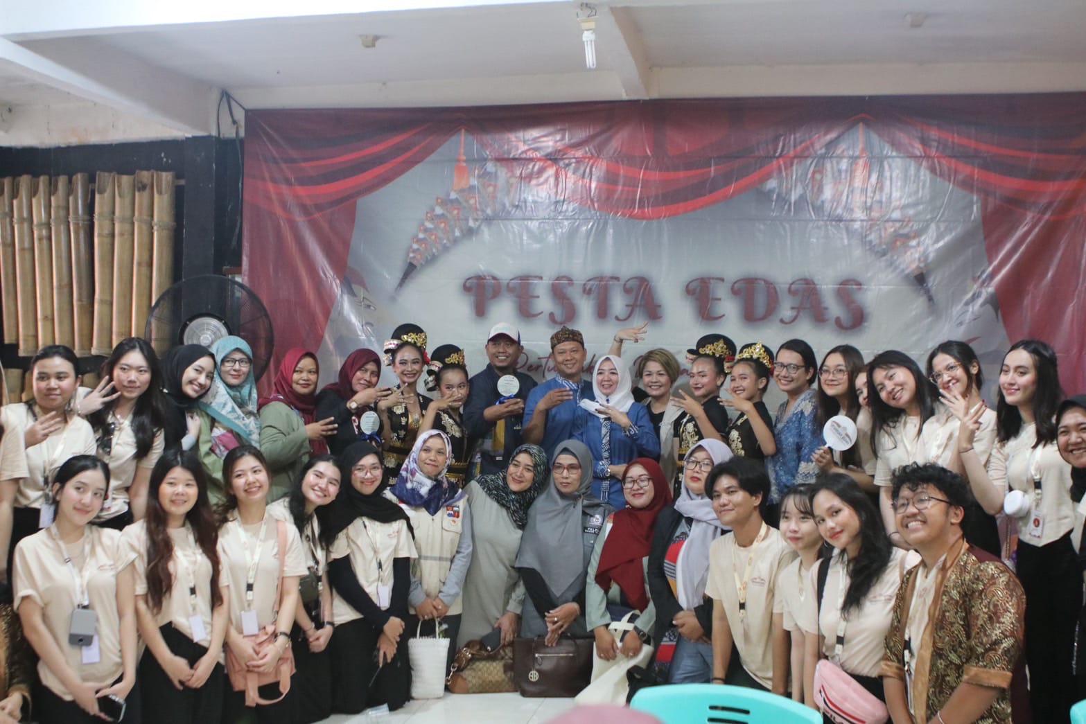 Cara Mahasiswa LSPR Kenalkan Keragaman Budaya Kampung Seni Edas Bogor