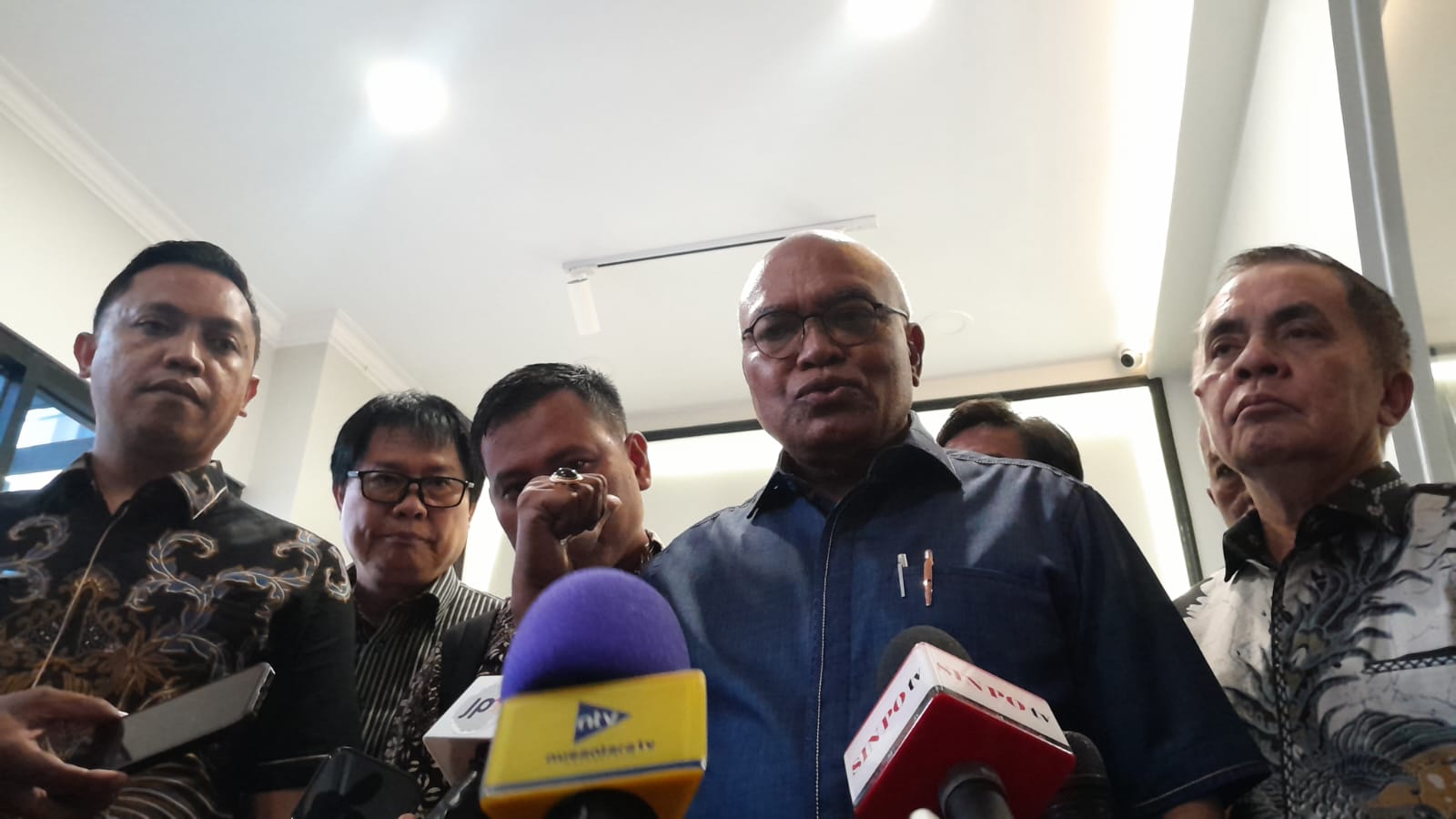 KPK Geledah ‘Paksa’ Asisten Hasto, Kuasa Hukum: Sewenang-wenang