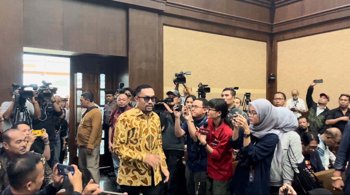 Ahmad Sahroni Ngaku Tak Tahu Sumber Uang Sumbangan SYL ke NasDem