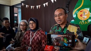 Pakar Respirologi dr. Nastiti Kaswandani, Sp.A(K) (Kiri), dan Ketua Pengurus IDAI dr. Piprim Basarah Yanuarso, Sp.A(K) di Gedung IDAI, Jakarta Pusat, Selasa, 23/7/2024 | Novia Suhari/Forum Keadilan