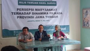 Direktur Eksekutif IDN Syifak Muhammad Yus (tengah) saat konferensi pers di kawasan Kemang, Jakarta Selatan, Senin, 15/7/2024 | M. Hafid/Forum Keadilan