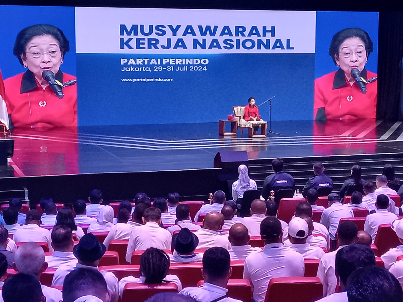 Megawati Ancam Temui Kapolri Jika Hasto Ditangkap