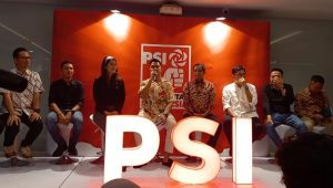 Ketua Umum PSI Kaesang Pangarep (tengah) saat konferensi pers di Kantor DPP PSI, Jalan Wahid Hasyim, Tanah Abang, Jakarta Pusat, Kamis, 25/7/2024 | M. Hafid/Forum Keadilan