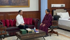 Presiden Joko Widodo mengunjungi Menteri Pertahanan (Menhan) sekaligus Presiden terpilih 2024-2029 Prabowo Subianto setelah menjelani operasi cedera kaki di RSPPN Panglima Besar Soedirman, 30/6/2024 | Instagram @Prabowo
