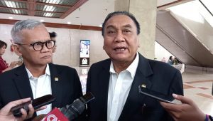 Ketua Bappilu DPP PDIP Bambang Pacul (kanan) saat ditemui di Gedung DPR RI, Senayan, Jakarta Pusat, Kamis, 4/7/2024. I M. Hafid/Forum Keadilan