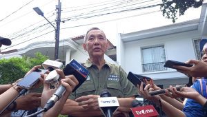 Jusuf Hamka usai menyambangi kediaman Mahfud MD di kawasan Patra Kuningan, Jakarta Selatan, Sabtu, 13/7/2024 | M. Hafid/Forum Keadilan