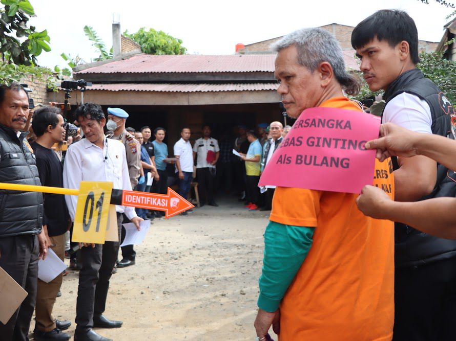 Rekonstruksi Pembakaran Rumah Wartawan di Karo, 57 Adegan Diperagakan