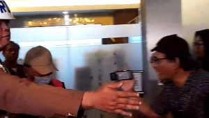 Anggota DPR RI Fraksi NasDem Ujang Iskandar ditangkap Kejaksaan Agung (Kejagung) terkait dengan dugaan korupsi penyelewengan dana di Pemerintah Kabupaten (Pemkab) Kotawaringin Barat tahun 2009.