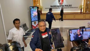 Ketua BP2MI Benny Rhamdani saat tiba di Bareskrim Polri, Jakarta Selatan, Senin, 29/7/2024 | Ari Kurniansyah/Forum Keadilan