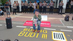 Aliansi Keamanan Siber untuk Rakyat (Akamsi) menggelar unjuk rasa atas kegagalan Kementerian Komunikasi dan Informatika (Kominfo) dalam mengatasi kebobolan data Pusat Data Nasional Sementara 2 (PDNS) | Syahrul Baihaqi/Forum Keadilan
