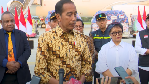 Presiden Joko Widodo (Jokowi) memberikan keterangan pers setelah melepas bantuan kemanusiaan di Lanud Halim Perdanakusuma, Jakarta Timur, Senin, 8/6/2024. | YouTube Sekretariat Presiden