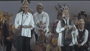 Presiden Joko Widodo (Jokowi) dan Ibu Negara Iriana Joko Widodo menghadiri acara puncak peringatan Hari Anak Nasional (HAN) 2024 di Istora Papua Bangkit, Kabupaten Jayapura, Provinsi Papua pada Selasa, 23/7/2024. | YouTube Sekretariat Presiden