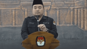 Ketua KPU RI Mochammad Afifuddin Saat Konferensi Pers Rapat Pleno Terbuka Pasca Pelaksanaan Putusan Mahkamah Konstitusi (MK), pada Minggu, 28/7/2024. | YouTube KPU RI