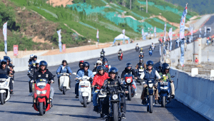 Jokowi Motoran Bareng Influencer Tinjau Jalan Tol IKN | Twitter @jokowi