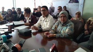 Pitra Romadoni Nasution, Rhony Sapulette, dan Elza Syarief saat memberikan keterangan kepada media di Kantor PERHAKHI, Jakarta Pusat,Senin, 22/7/2024 | Novia Suhari/Forum Keadilan