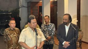 Ketua Umum Partai NasDem Surya Paloh usai pertemuan selama kurang lebih dua jam dengan Presiden terpilih sekaligus Ketua Umum Partai Gerindra Prabowo Subianto di Jalan Kertanegara IV, Kebayoran Baru, Jakarta Selatan, Kamis, 15/8/2024 malam | Ali Mansur/Forum Keadilan