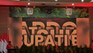 Sekjen PDIP Hasto Kristiyanto membacakan bakal calon kepala daerah untuk Pilkada serentak 2024 di kantor DPP PDIP, Jakarta Pusat, Kamis, 22/8/2024 | Ali Mansur/Forum Keadilan